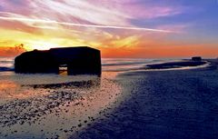 Bunker im Sonnenuntergang ...