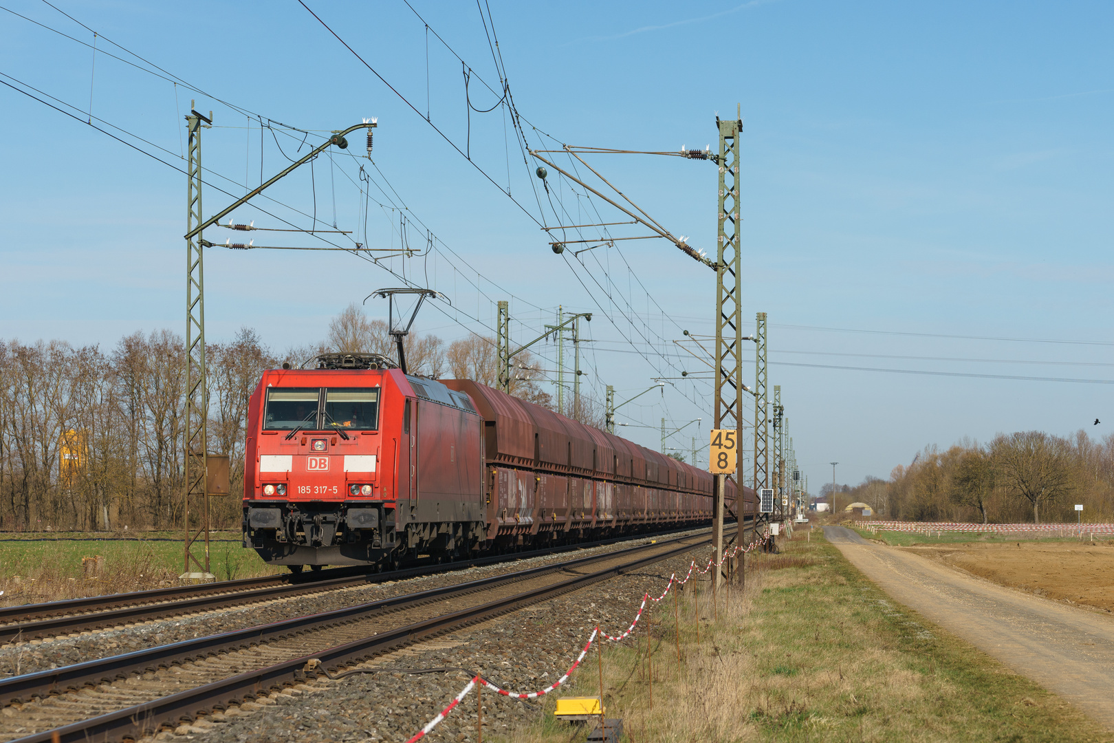 Bunkerzug unter alten DRG- Masten