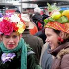 Bunt behütet im Karneval