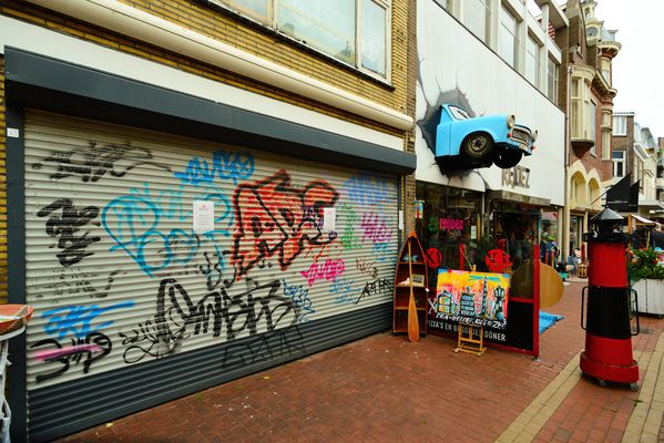 Bunt durch die Wand!