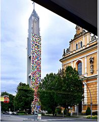 bunt - wie dieser Kirchturm