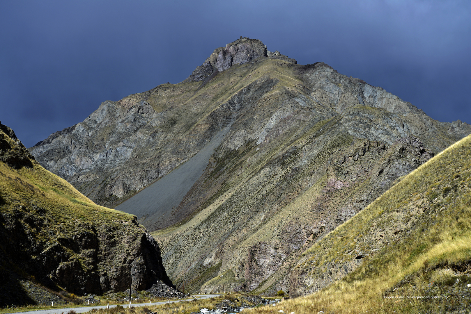 Bunte Berge in Kirgisistan 2016