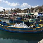bunte Boote im Hafen von Marsaxlokk