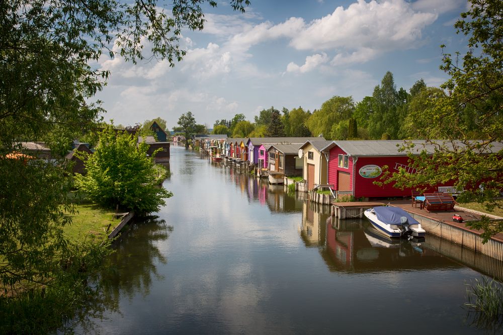 bunte Bootsschuppen