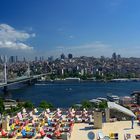 Bunte Dachterrasse mit Panoramablick