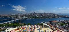 Bunte Dachterrasse mit Panoramablick