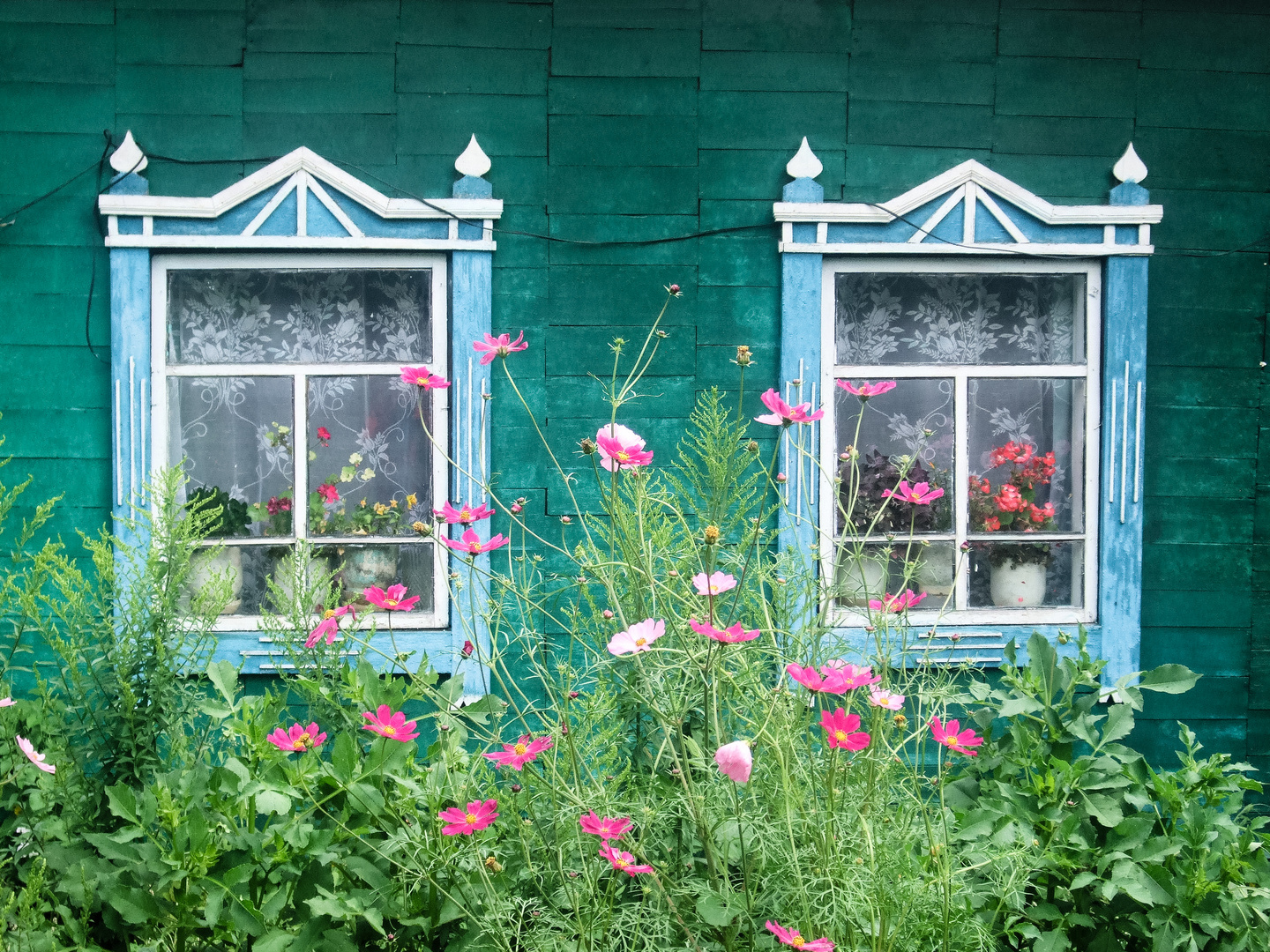 bunte Fensterläden in Sibirien für Prinzessinnen