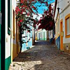 Bunte Gasse in Ferragudo