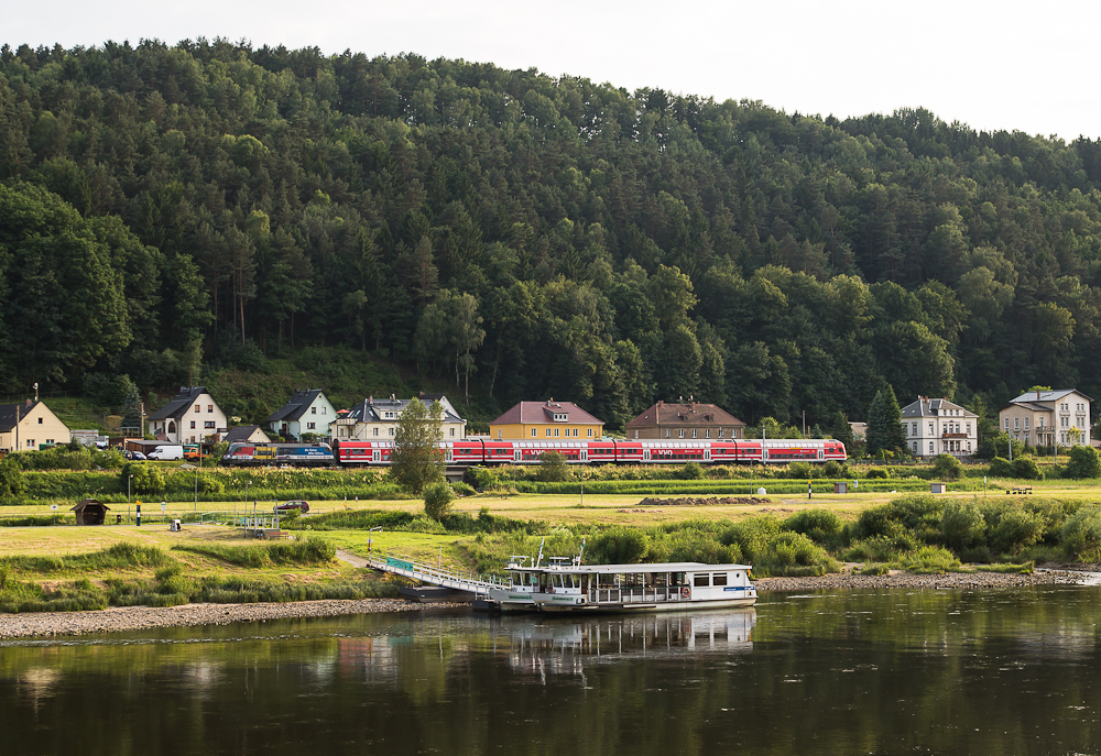 "Bunte Kuh" mit S-Bahn-Zug