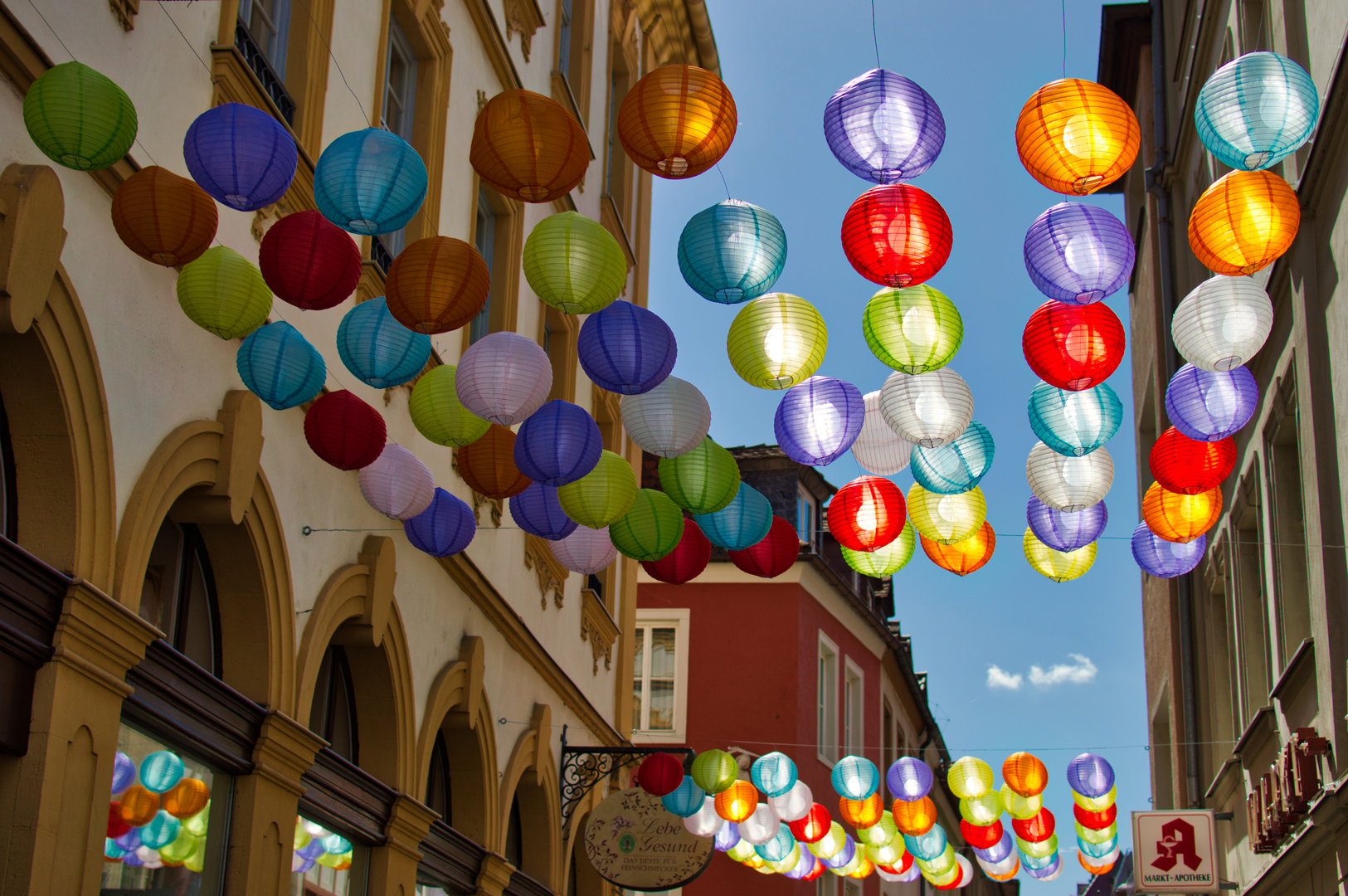 bunte Lampions in Würzburg