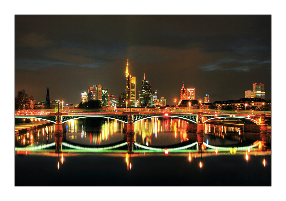 Bunte Lichter der Skyline