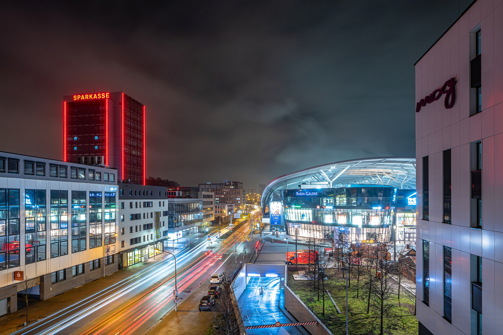 Bunte Lichter in der Stadt