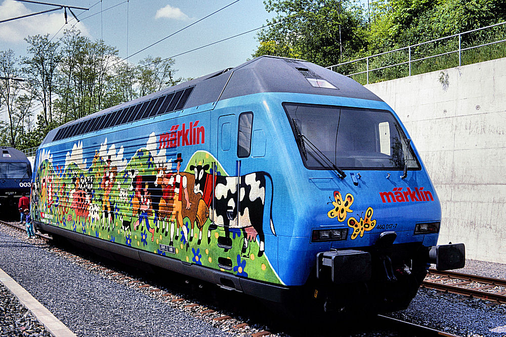 Bunte Lok mit Märklinreklame