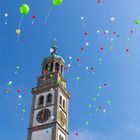 Bunte Luftballons am Perlachturm