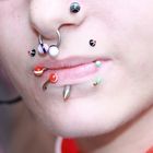 Bunte Piercings