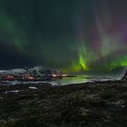 Bunte Polarlichter über den Lofoten