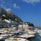 .....bunte Schiffe im Hafen von Capri