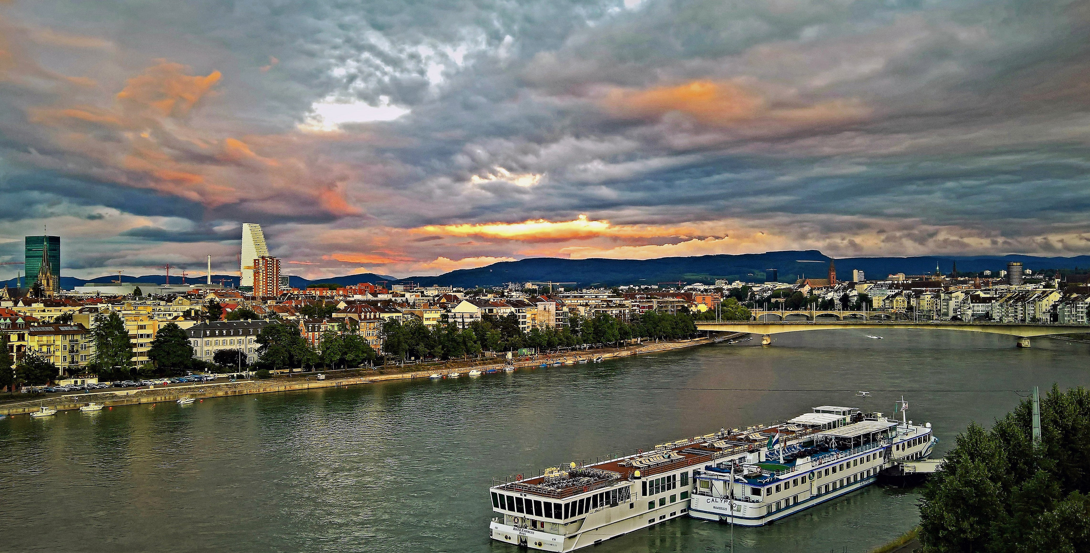 Bunte Wolken am Abend