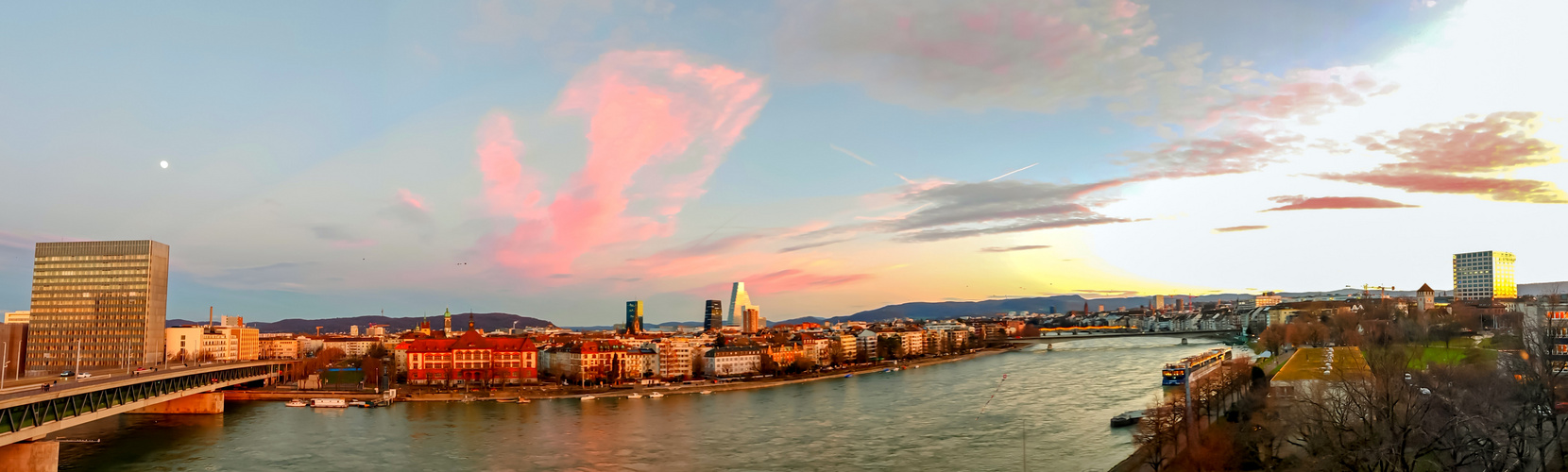 Bunte Wolken am Weihnachtstag