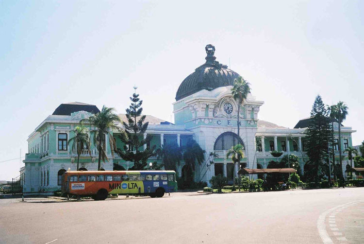 bunter Bahnhof Maputo