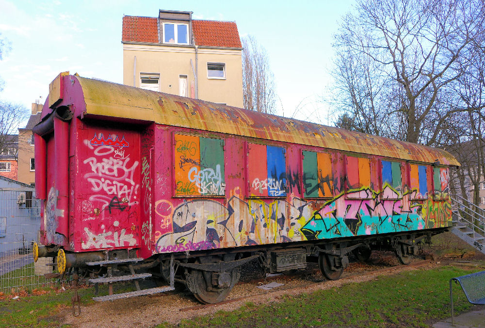 Bunter Eisenbahnwaggon