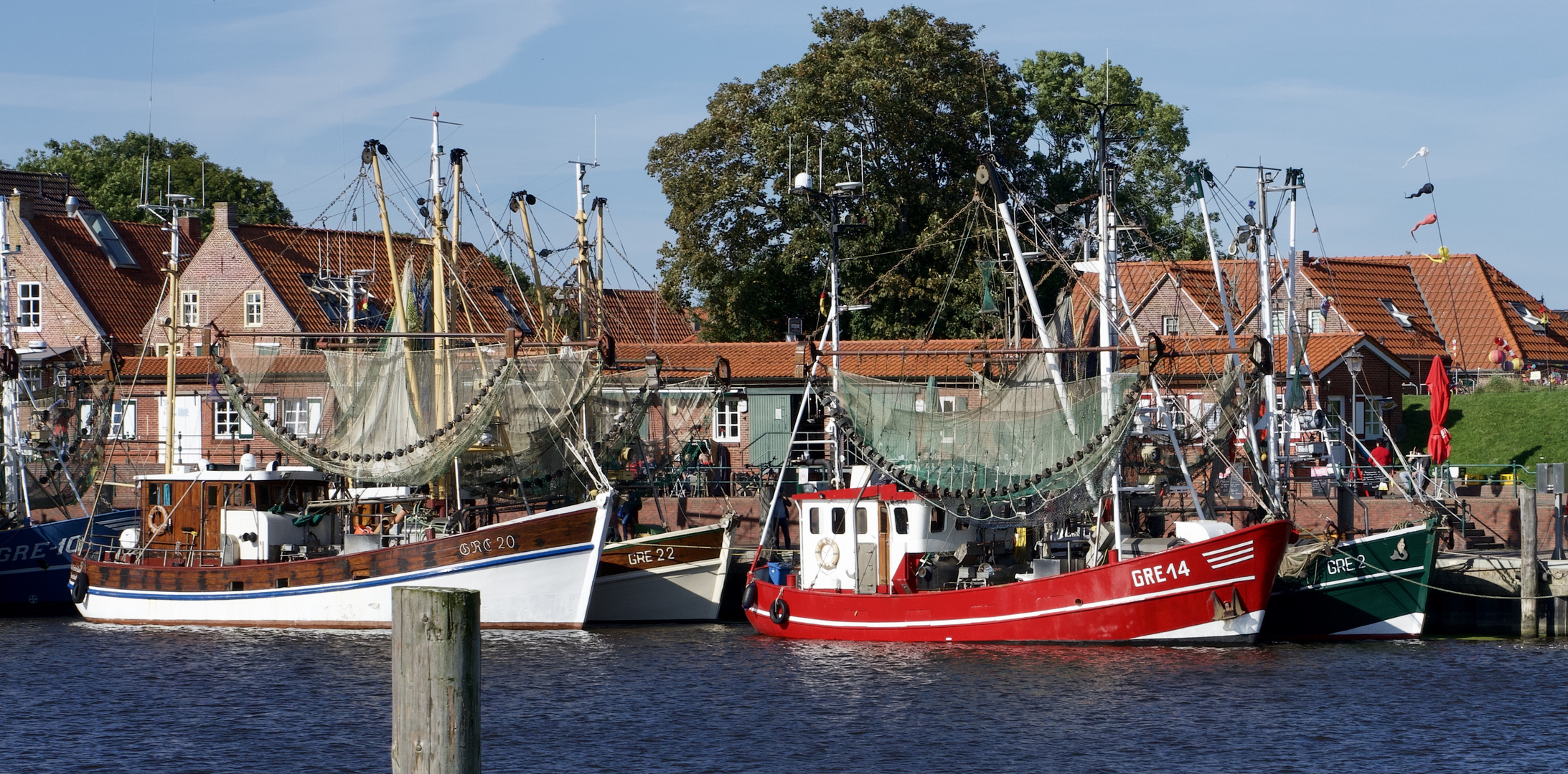 Bunter Hafen Greetsiel / Hier hat jeder seine Nummer