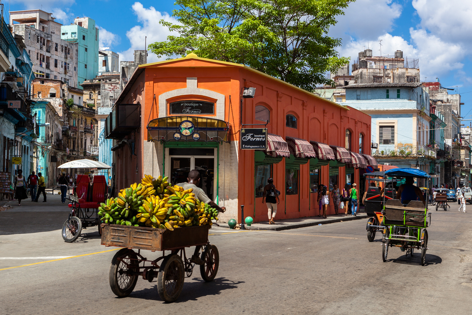 bunter Stadtalltag auf Kuba in Havanna