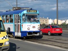 Bunter Strassenverkehr in Riga