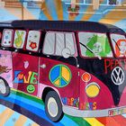 Bunter VW-Kunstbus