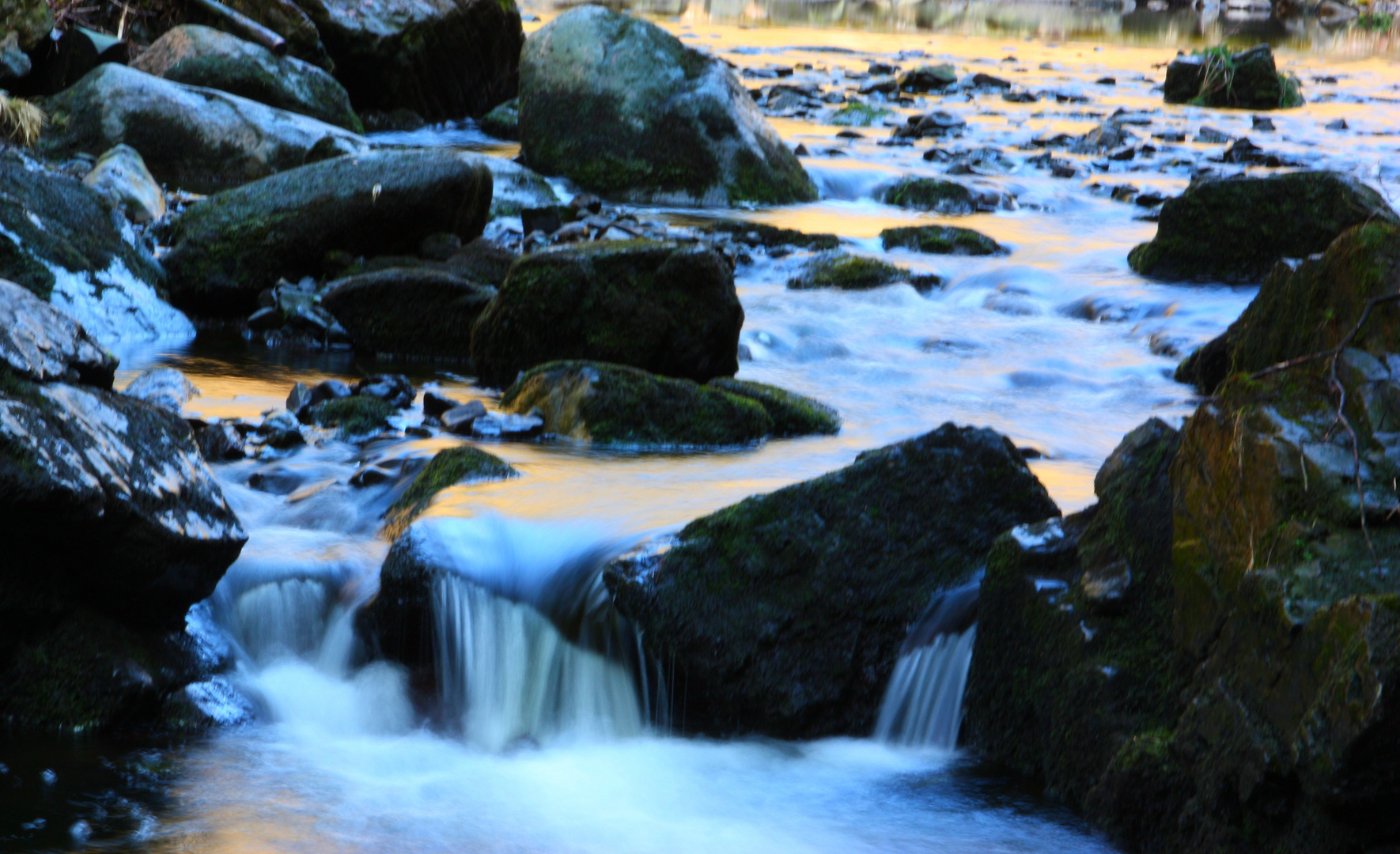 bunter Wasser"fall"