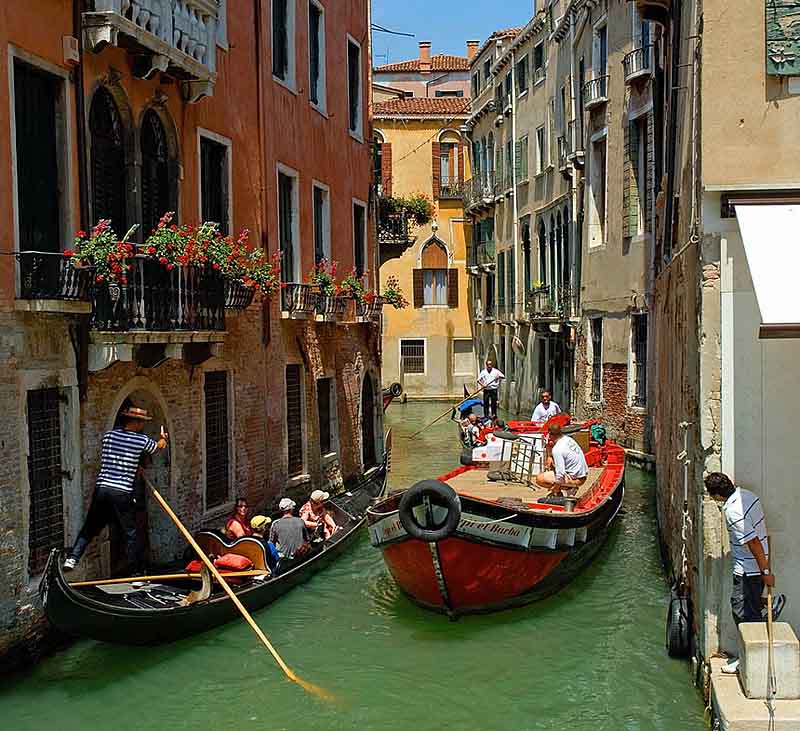 Buntes Alltagsleben in den Kanälen - Venezia 1