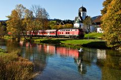 Buntes Bahn im Allgäu