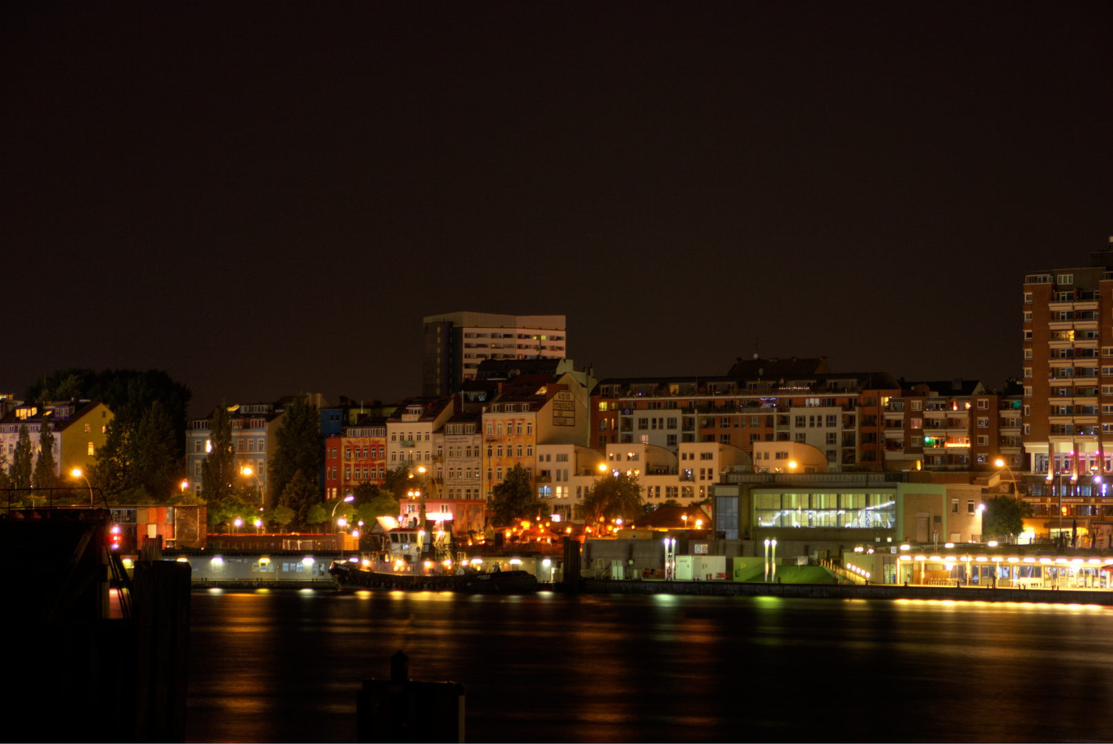 Buntes St. Pauli bei Nacht