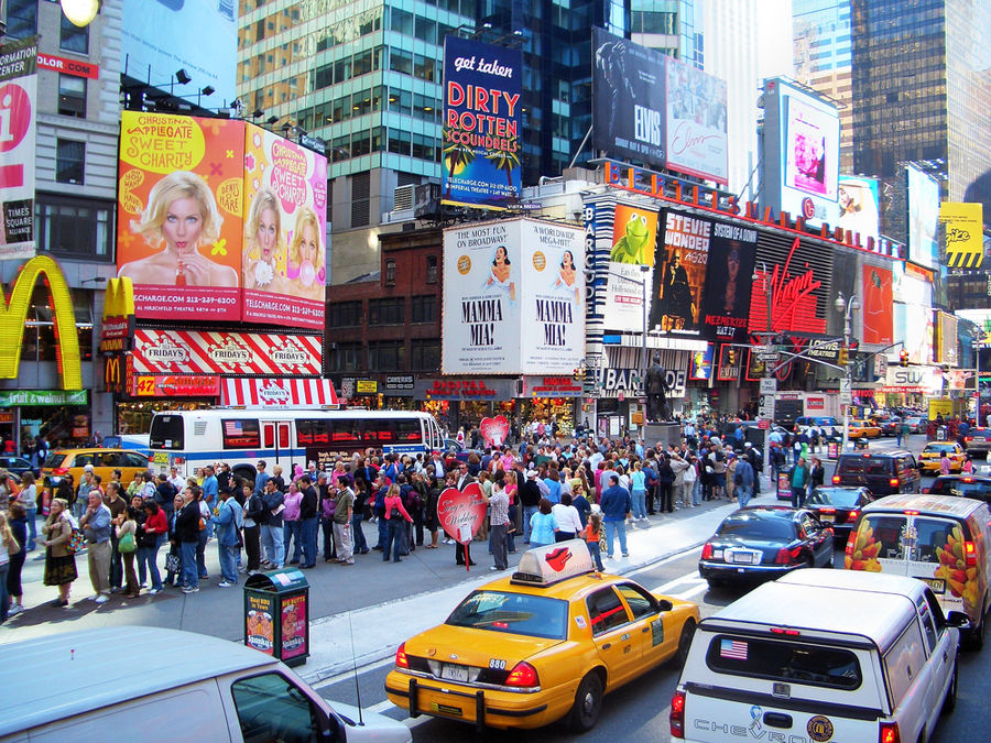 Buntes Treiben am Broadway