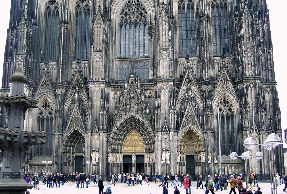 Buntes Treiben am Dom