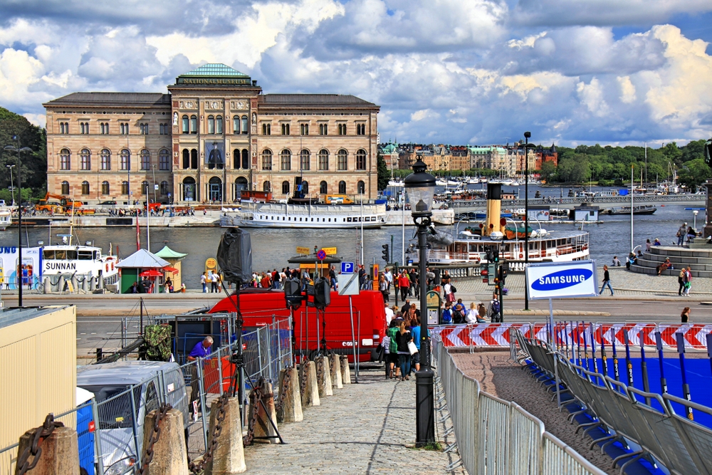 Buntes Treiben am Hafen