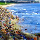 Buntes Treiben am Strand