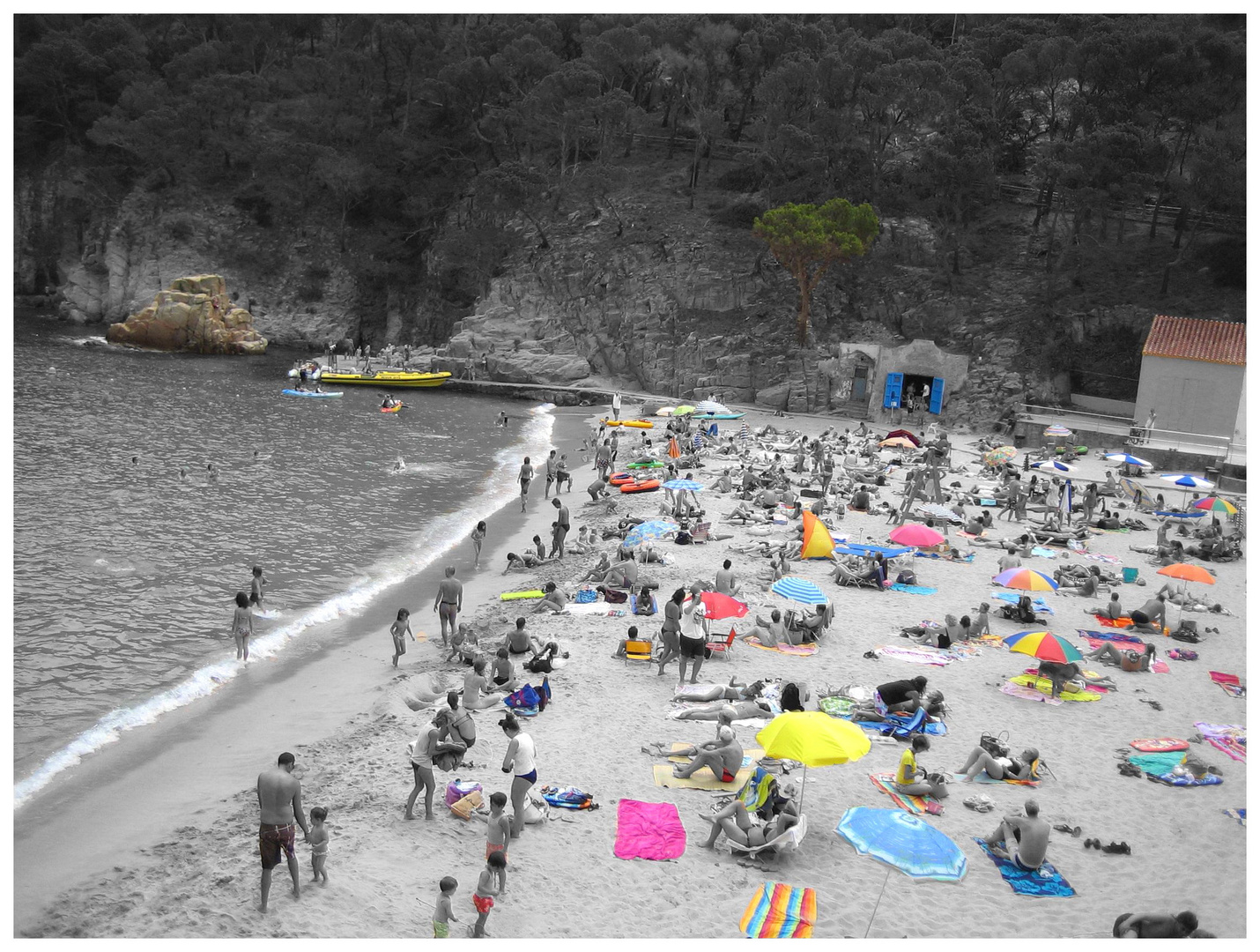 Buntes "Treiben" am Strand