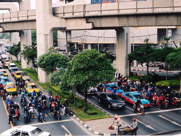 Buntes Treiben auf Bangkoks Strassen