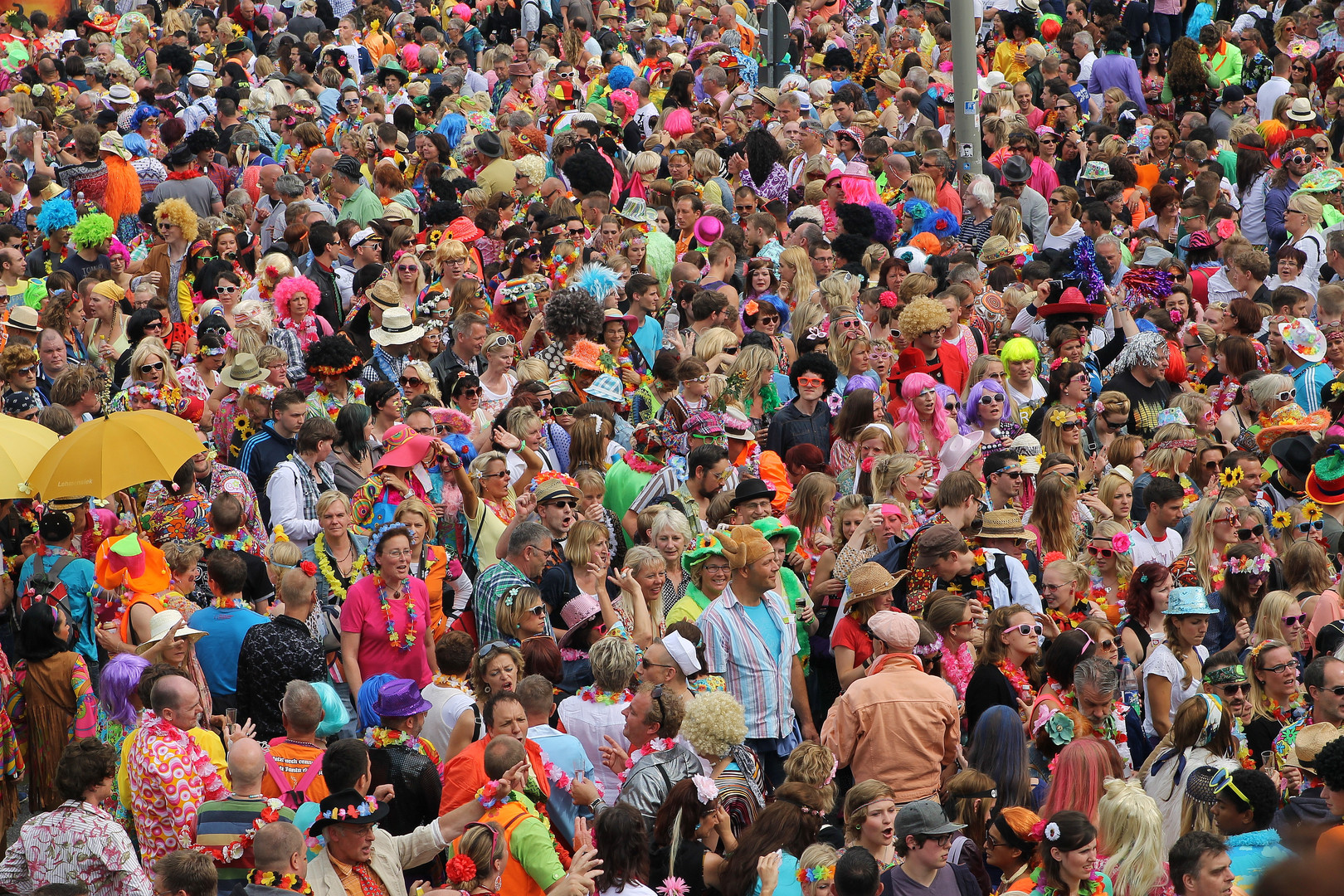 buntes Treiben beim Schlagermove 2014