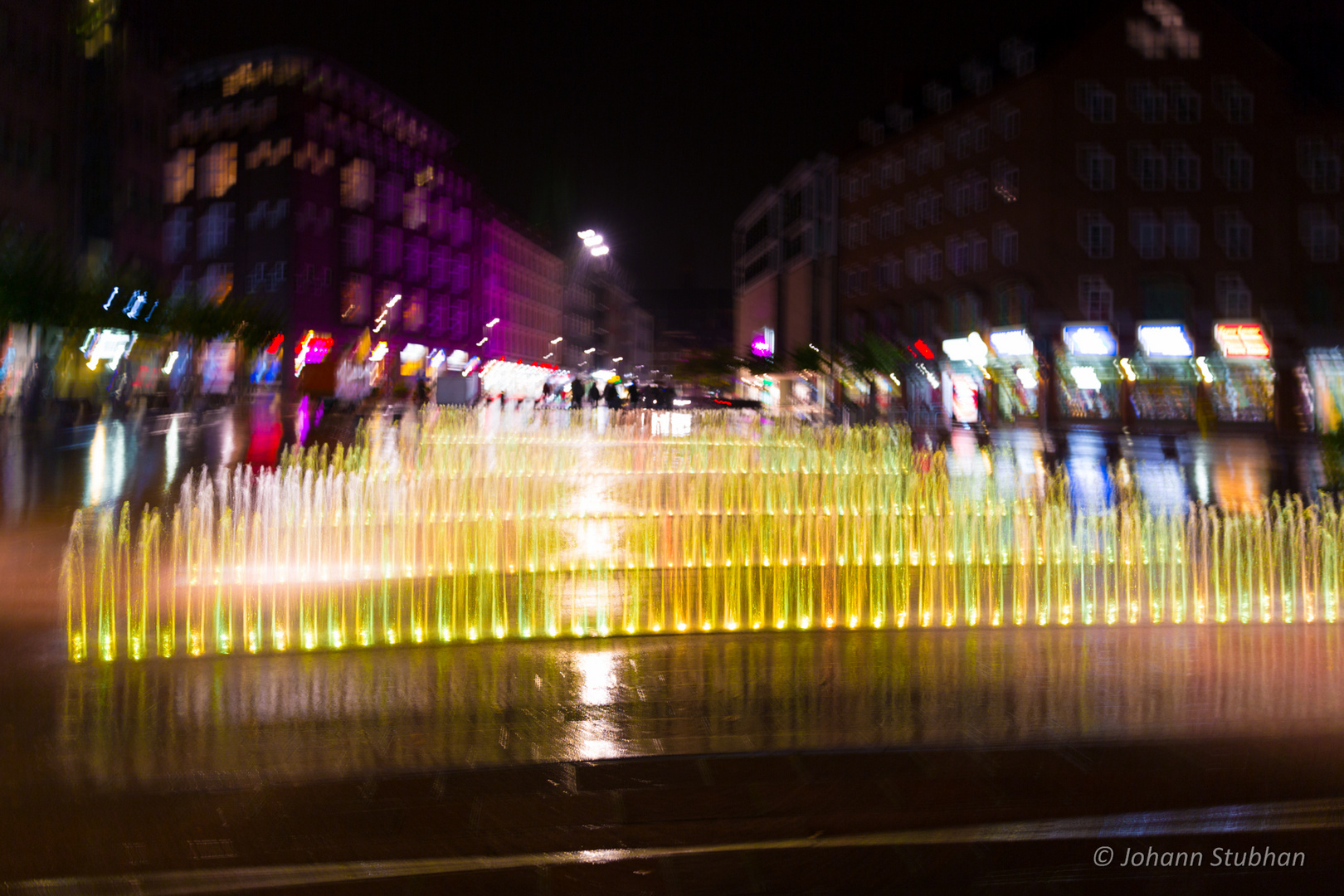 Buntes Treiben in der Stadt