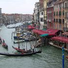 Buntes Treiben in Venezia