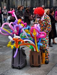 Buntes vor dem Dom