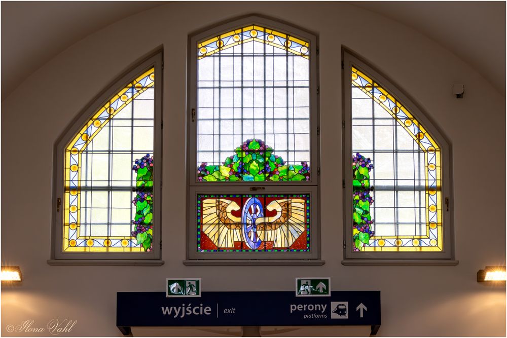 Buntglasfenster, Bahnhof