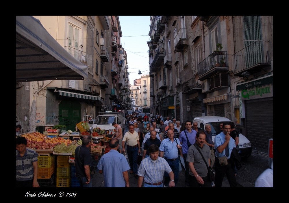 Buongiorno. Anche a Napoli si lavora.