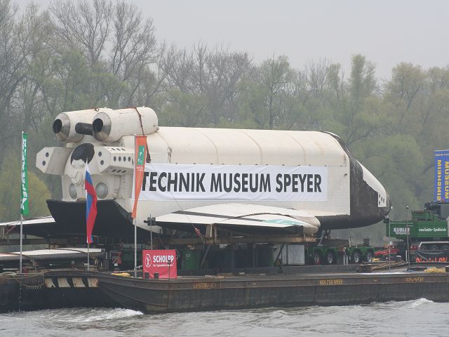 BURAN Transport auf dem Rhein