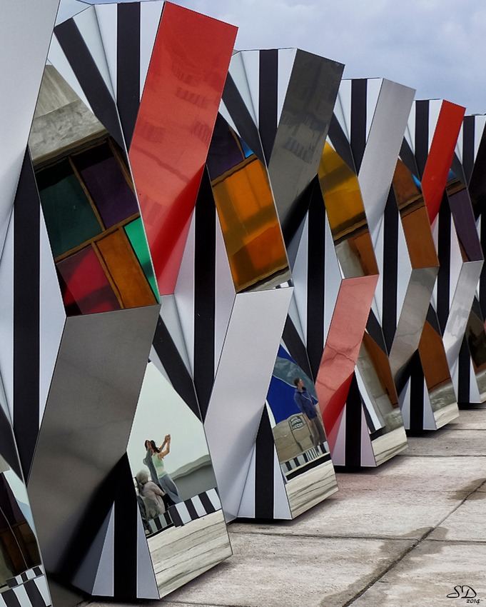 Buren et les danseurs sur la terrasse.