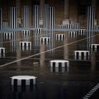 Buren - les Colonnes sous la pluie