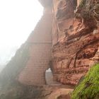 Burg Altdahn im Nebel