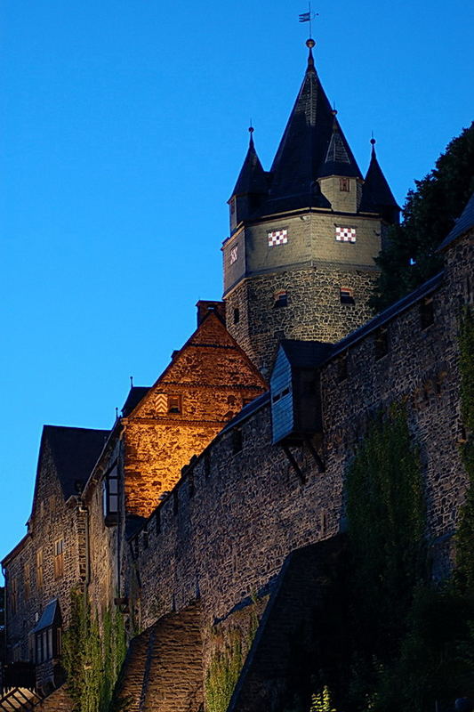 Burg Altena am Anfang der Nacht